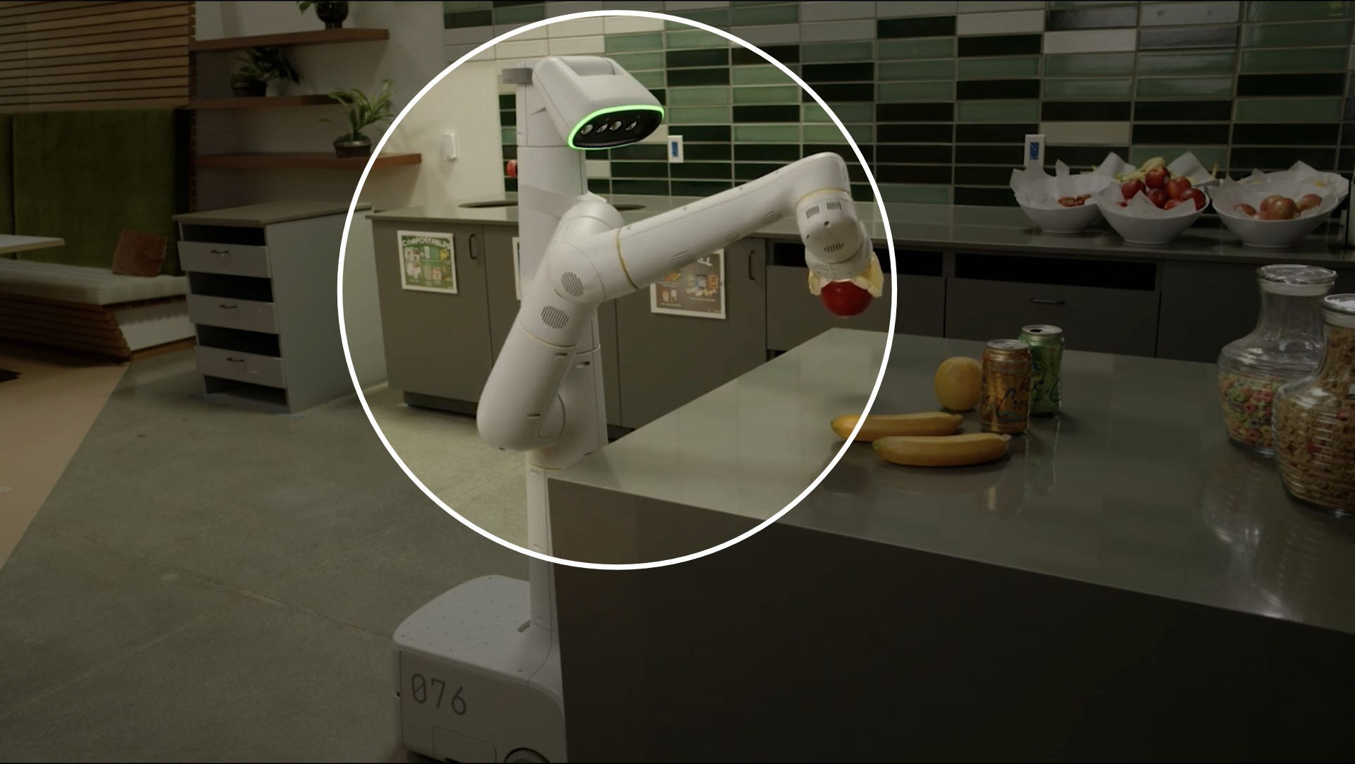 Доверчивый растущий вытрите стол. Робот Google. Робот официант. Стол для офиса. С рулем за столом офиса.